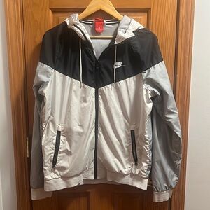 Nike Men’s Full Zip Wind Breaker with hood. Preworn. Excellent condition. Size M